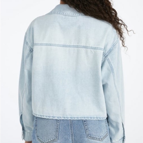 NWT Cropped Denim Button Down Shirt - Light Blue Denim Wash - XL - Picture 5 of 15